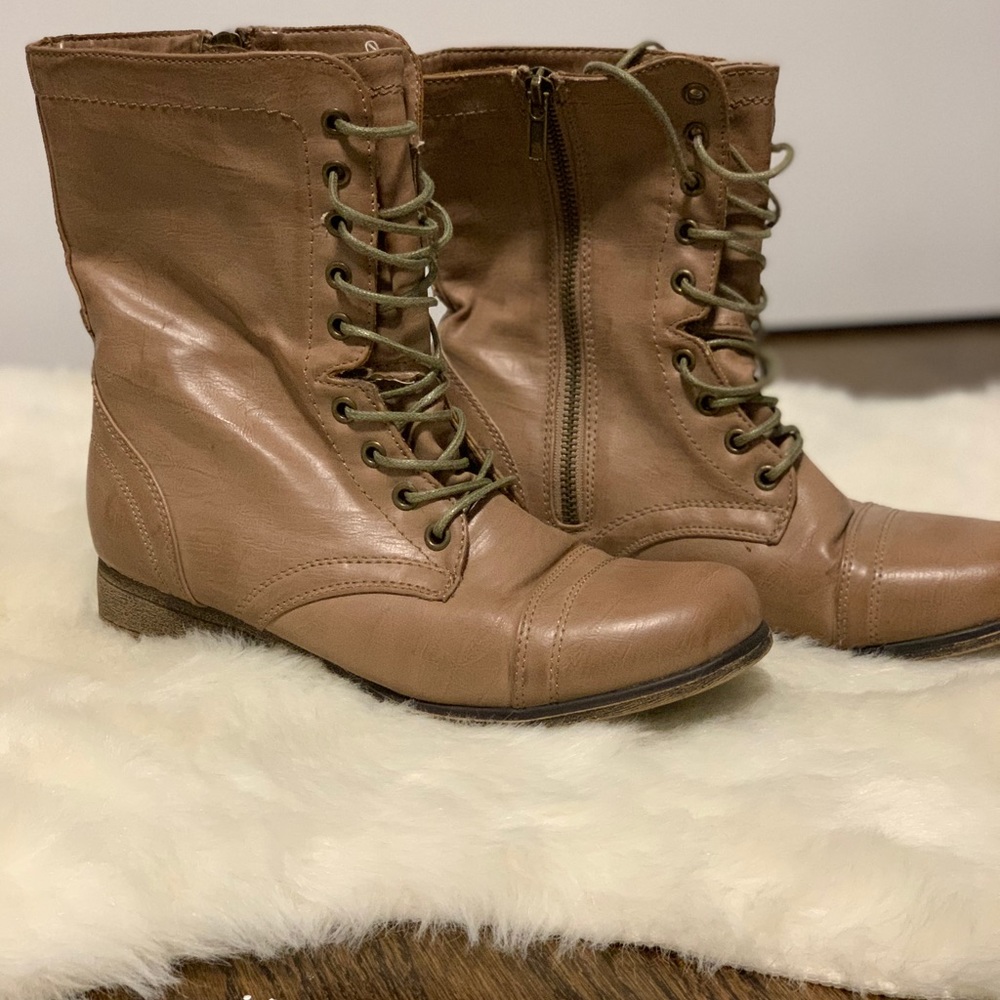 Madden girl combat boot- tan